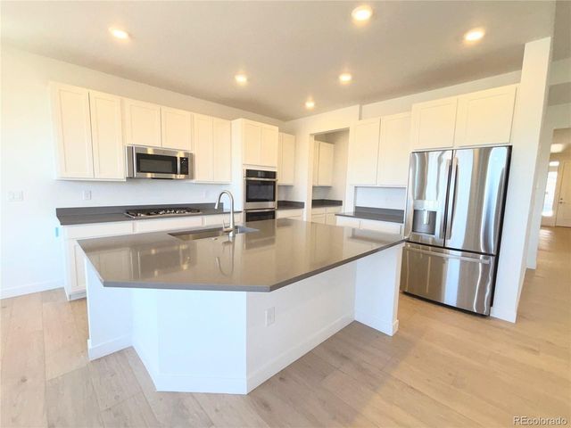 24555 E Kettle Ct, Aurora, CO 80016