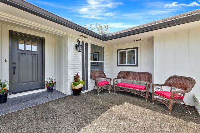 104 N Burr Oak Rd, Wichita, KS 67206