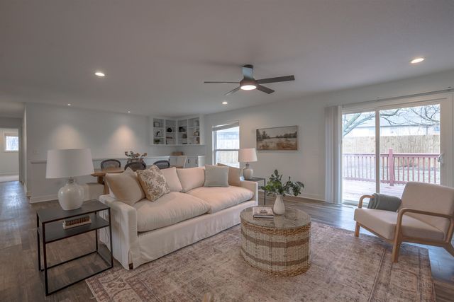 104 N Burr Oak Rd, Wichita, KS 67206