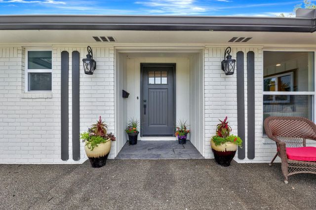 104 N Burr Oak Rd, Wichita, KS 67206