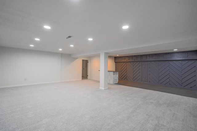 104 N Burr Oak Rd, Wichita, KS 67206