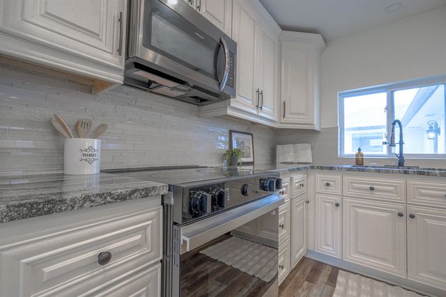 104 N Burr Oak Rd, Wichita, KS 67206