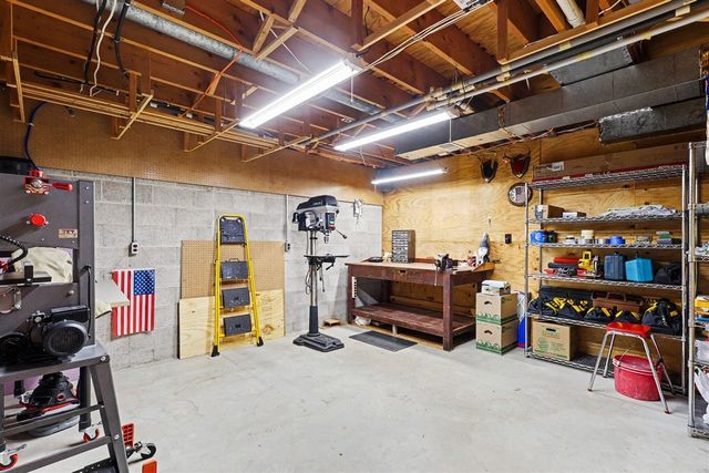 380 Whispering Oaks Drive, Muskegon, MI 49442