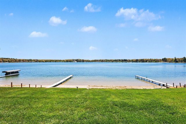 380 Whispering Oaks Drive, Muskegon, MI 49442