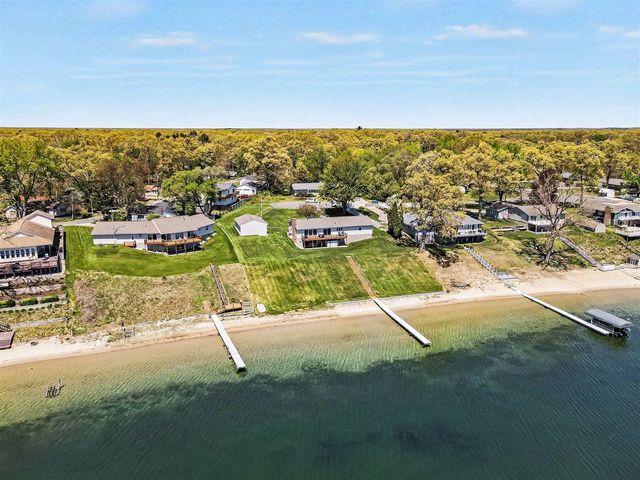380 Whispering Oaks Drive, Muskegon, MI 49442