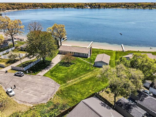 380 Whispering Oaks Drive, Muskegon, MI 49442