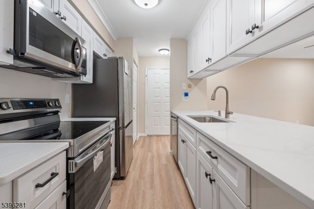 41 Bolton Ct, Franklin Twp., NJ 08873