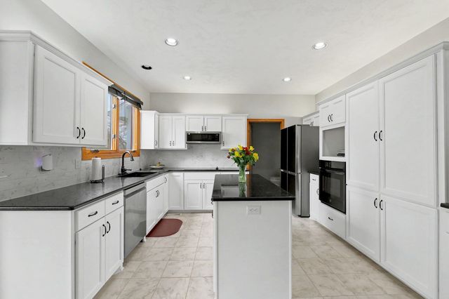 12020 W Ridgepoint Ct, Wichita, KS 67235