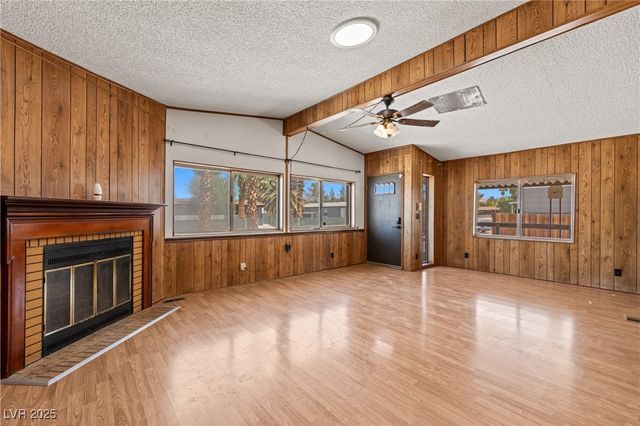 203 Trailzend Avenue, Overton, NV 89040