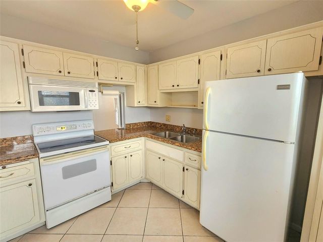 2223 Park Lane 105, Hollywood, FL 33021