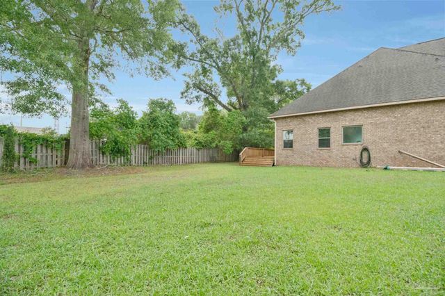 2106 Staff Dr, Cantonment, FL 32533