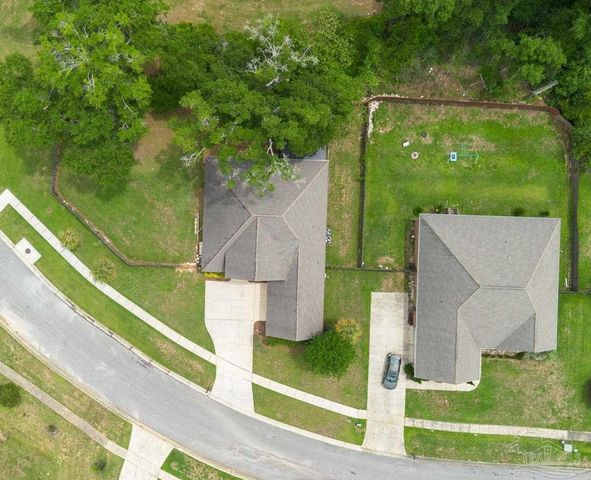 2106 Staff Dr, Cantonment, FL 32533