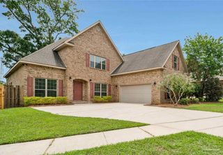 2106 Staff Dr, Cantonment, FL 32533