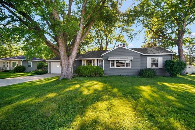3314 Scenic Dr, Cedar Falls, IA 50613