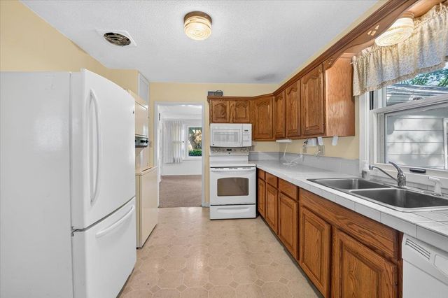 3314 Scenic Dr, Cedar Falls, IA 50613