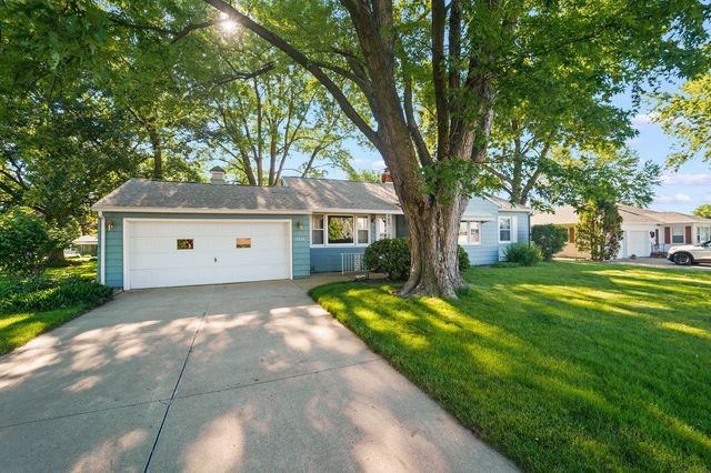 3314 Scenic Dr, Cedar Falls, IA 50613