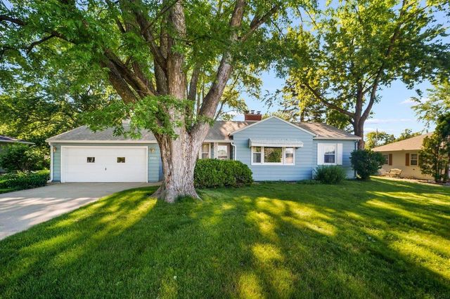 3314 Scenic Dr, Cedar Falls, IA 50613