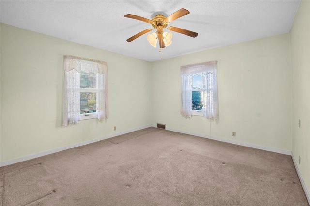 3314 Scenic Dr, Cedar Falls, IA 50613