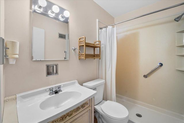 3314 Scenic Dr, Cedar Falls, IA 50613