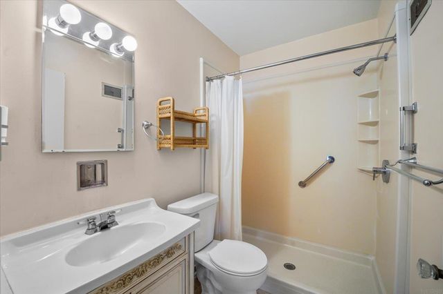 3314 Scenic Dr, Cedar Falls, IA 50613