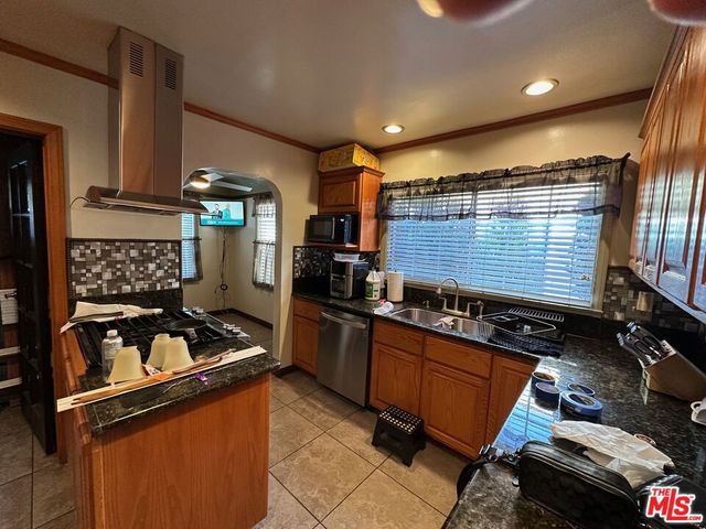 461 E Osgood Street, Long Beach, CA 90805