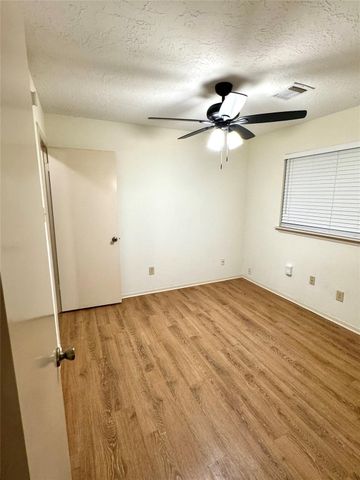 3030 Sherborne Street, Pearland, TX 77584