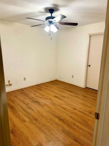 3030 Sherborne Street, Pearland, TX 77584