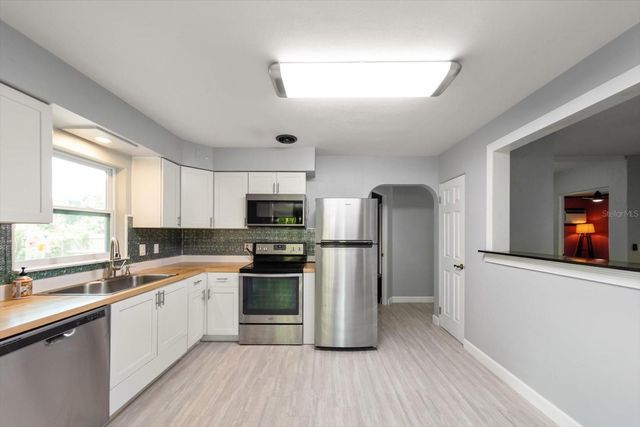 611 11TH STREET NW, Largo, FL 33770