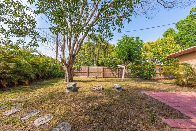 611 11TH STREET NW, Largo, FL 33770