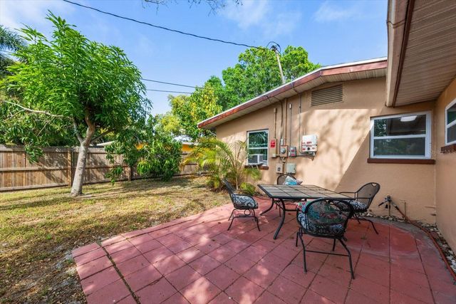 611 11TH STREET NW, Largo, FL 33770