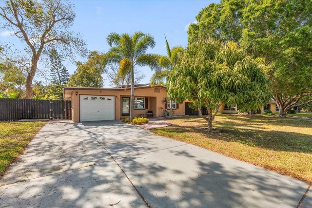 611 11TH STREET NW, Largo, FL 33770