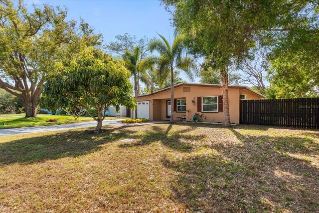 611 11TH STREET NW, Largo, FL 33770