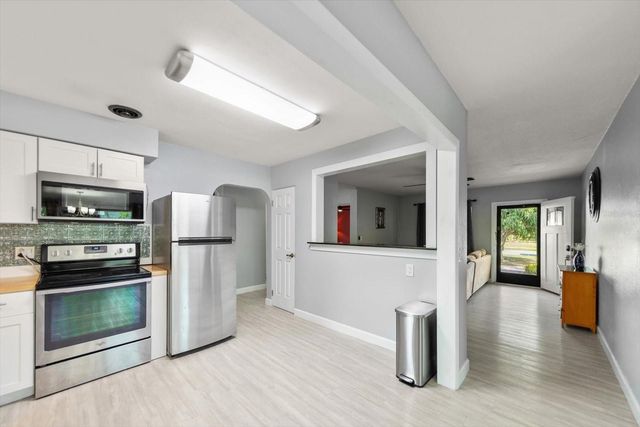 611 11TH STREET NW, Largo, FL 33770