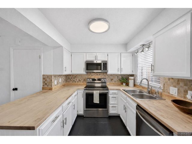 9410 W Ontario Dr, Littleton, CO 80128