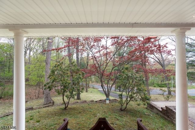 17 Drift Rd, Watchung Boro, NJ 07069