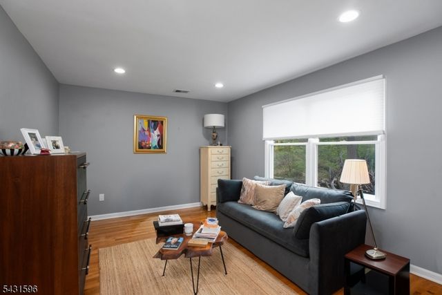 17 Drift Rd, Watchung Boro, NJ 07069
