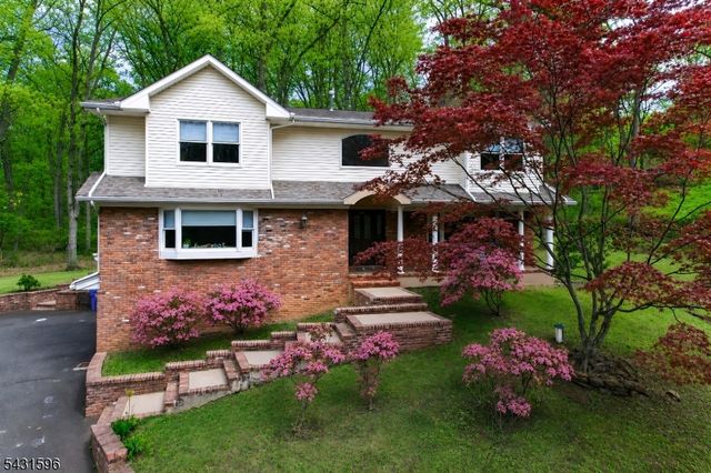17 Drift Rd, Watchung Boro, NJ 07069
