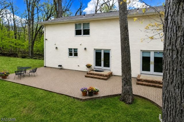 17 Drift Rd, Watchung Boro, NJ 07069