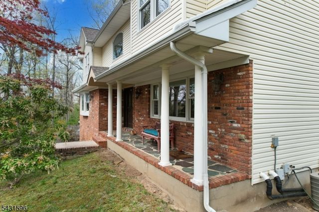 17 Drift Rd, Watchung Boro, NJ 07069