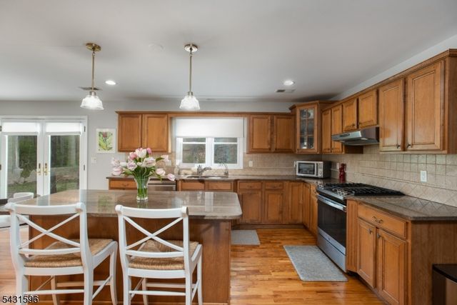 17 Drift Rd, Watchung Boro, NJ 07069