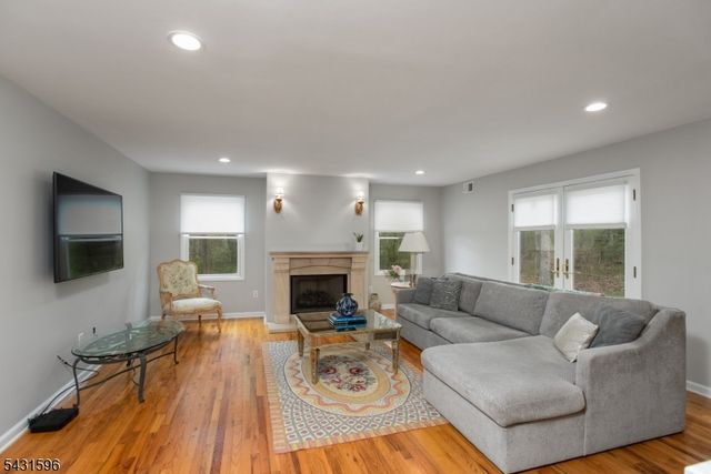 17 Drift Rd, Watchung Boro, NJ 07069