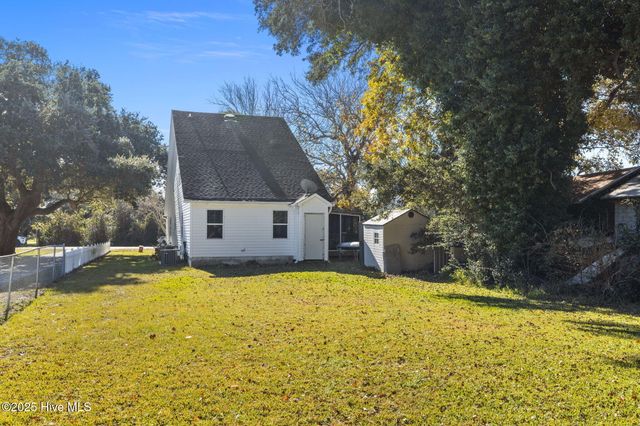 2641 Lennoxville Road, Beaufort, NC 28516