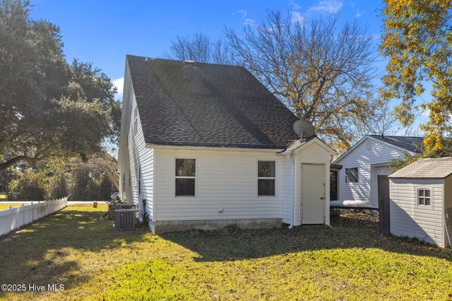 2641 Lennoxville Road, Beaufort, NC 28516