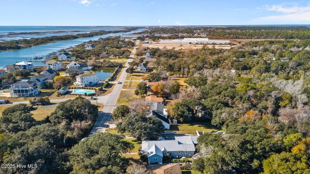 2641 Lennoxville Road, Beaufort, NC 28516