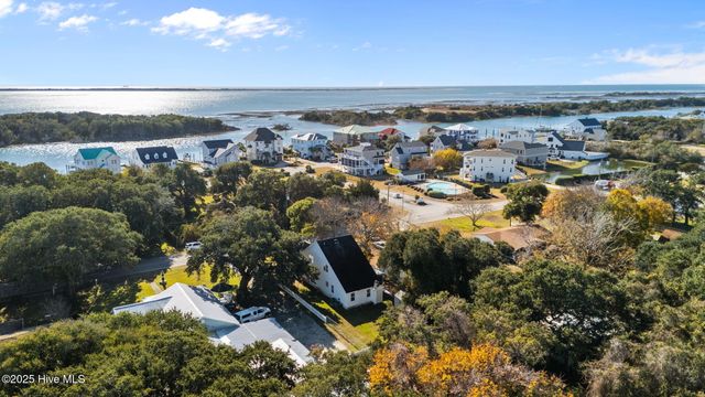 2641 Lennoxville Road, Beaufort, NC 28516