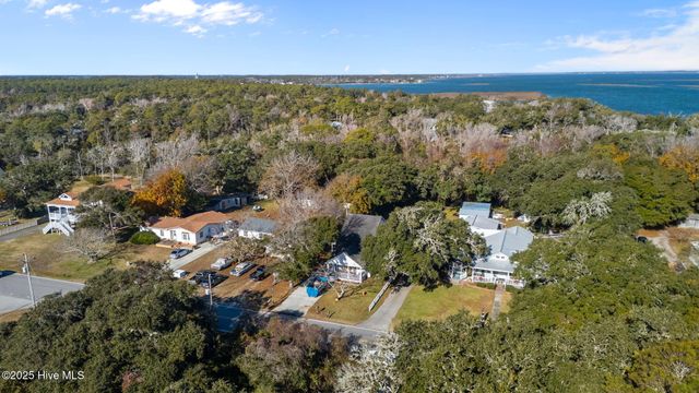 2641 Lennoxville Road, Beaufort, NC 28516