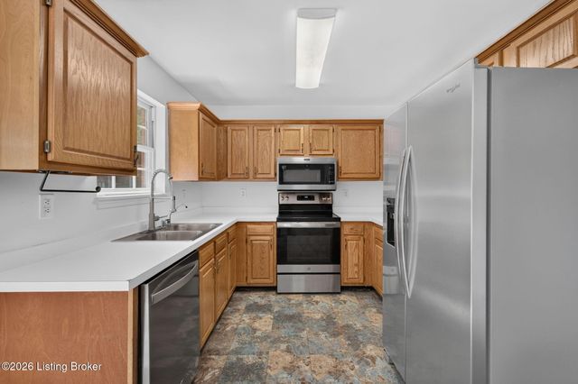 4207 Bridlepath Pl, Louisville, KY 40245