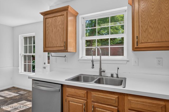 4207 Bridlepath Pl, Louisville, KY 40245