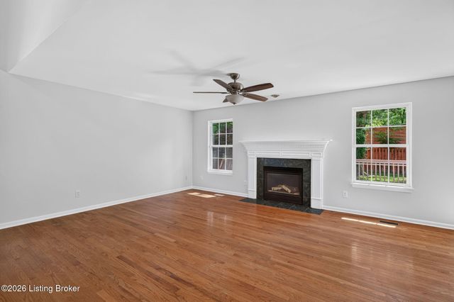 4207 Bridlepath Pl, Louisville, KY 40245