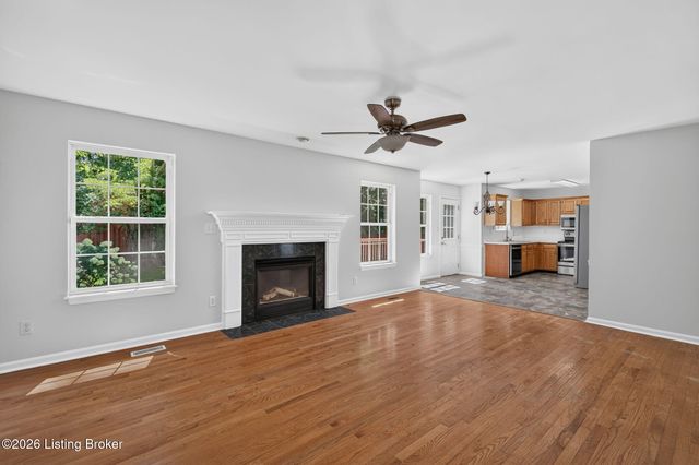 4207 Bridlepath Pl, Louisville, KY 40245